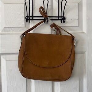 Elegant Tan Leather Shoulder Bag